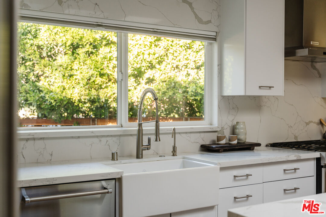 6152 Saint Clair Ave