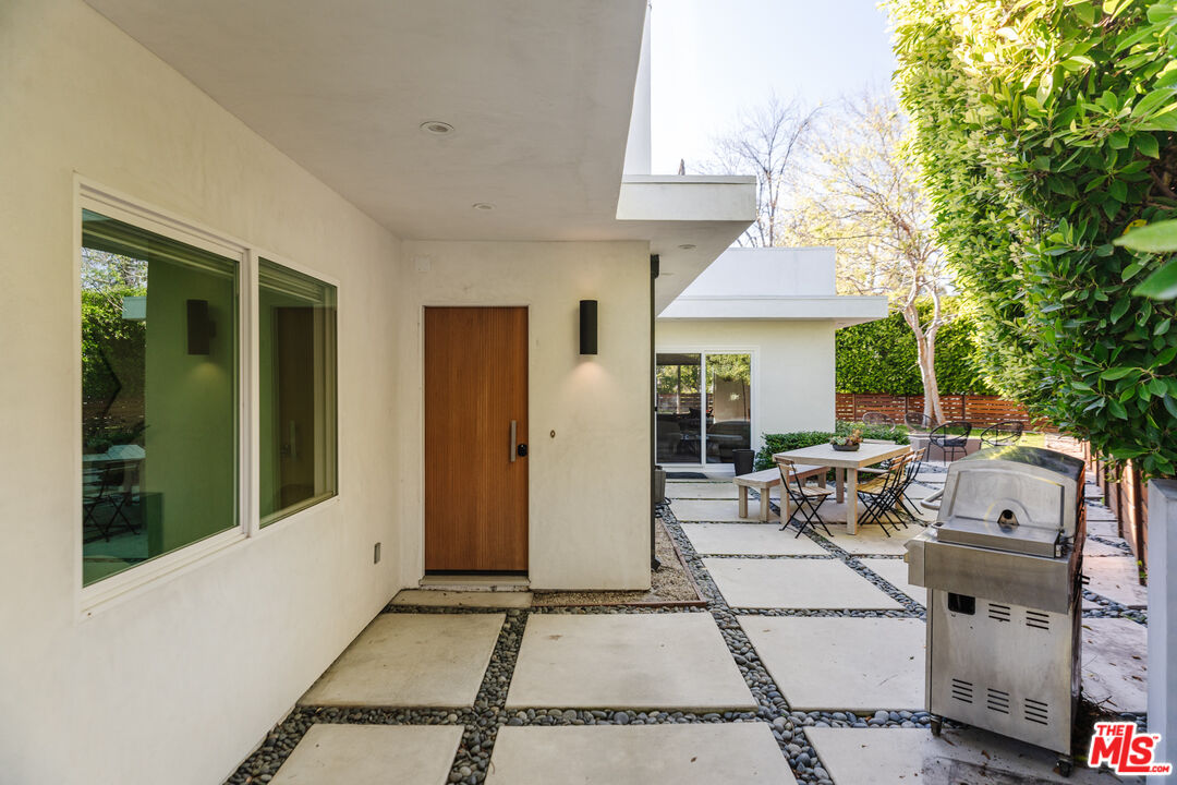 6152 Saint Clair Ave