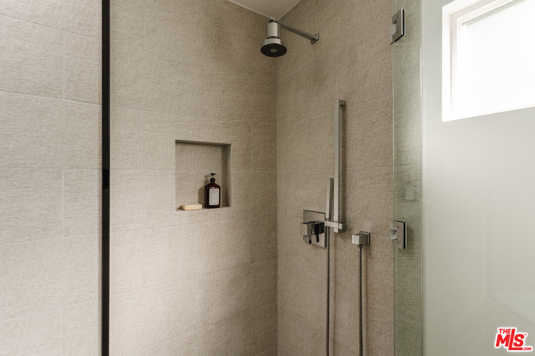 6152 Saint Clair Ave