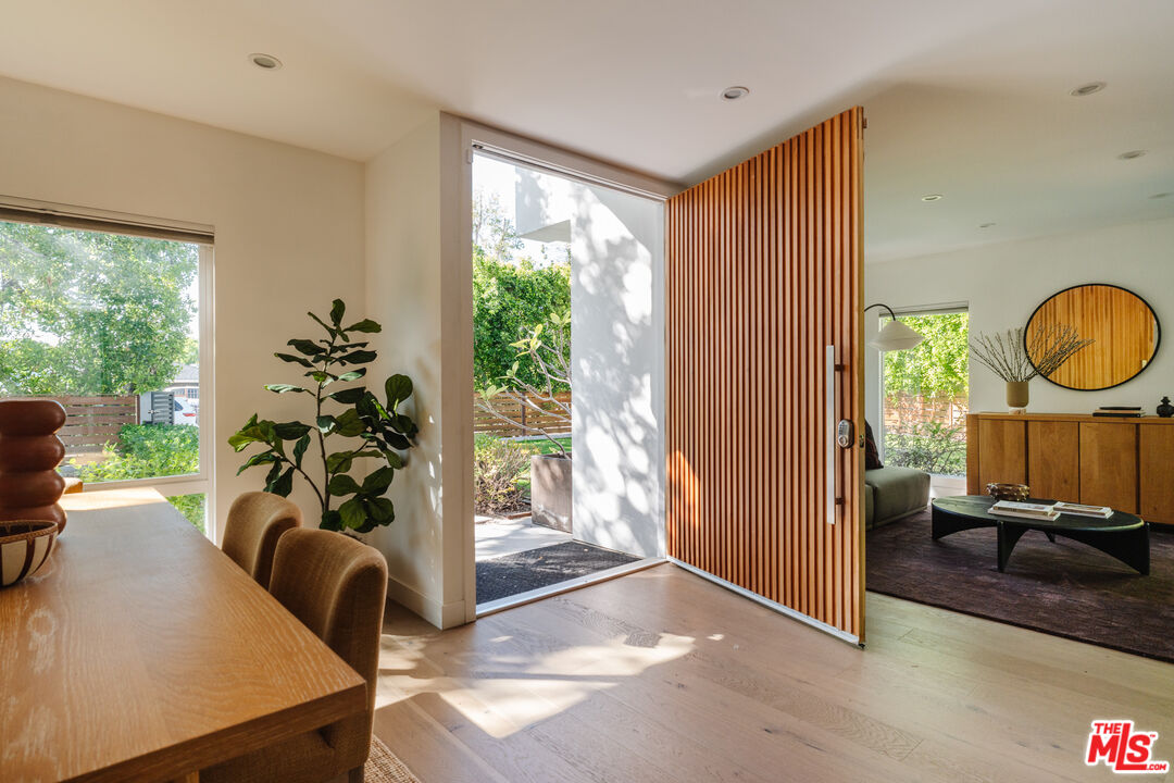 6152 Saint Clair Ave