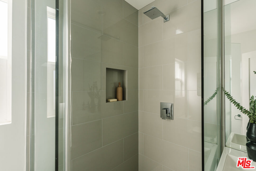 6152 Saint Clair Ave