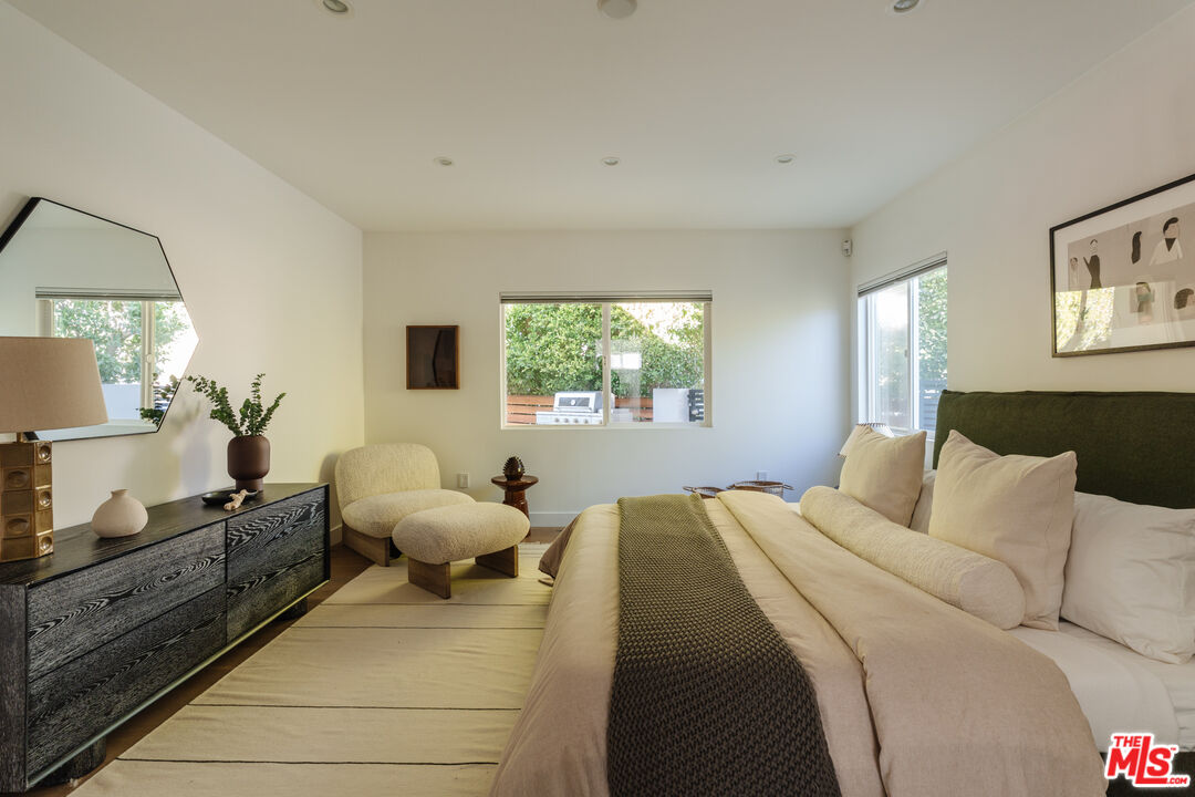 6152 Saint Clair Ave