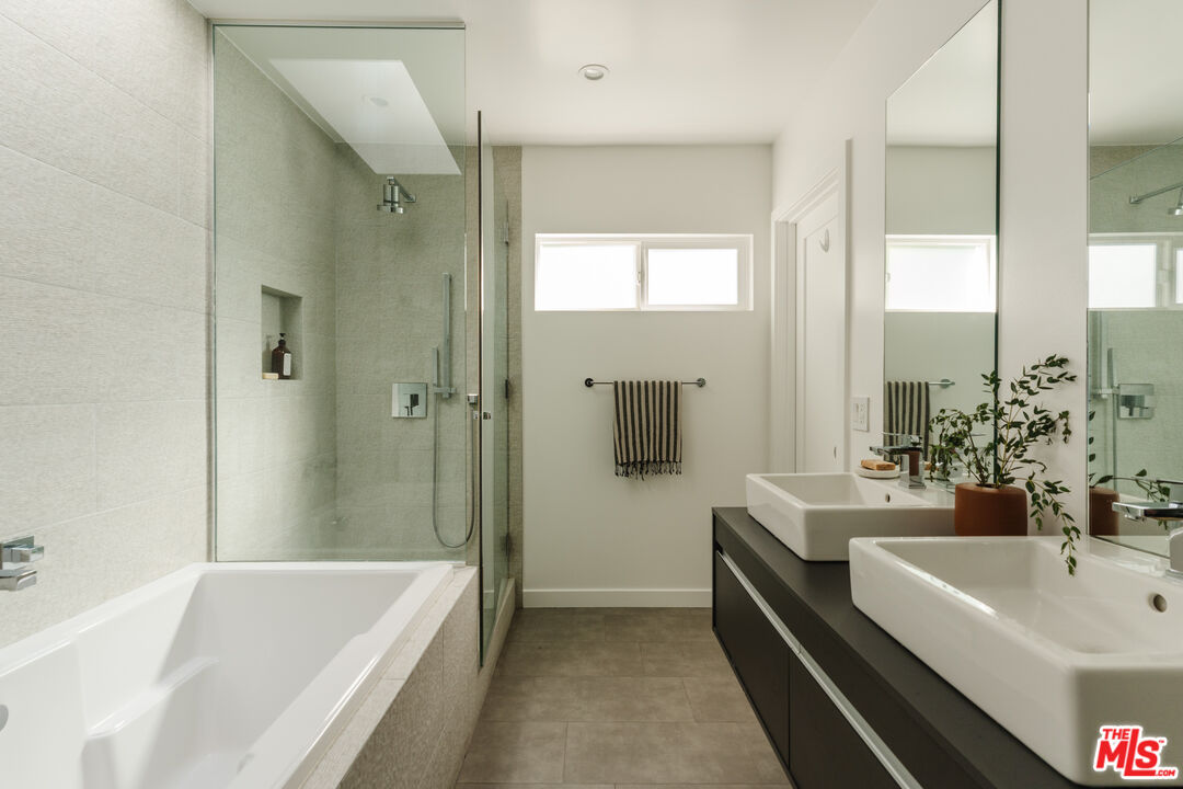 6152 Saint Clair Ave