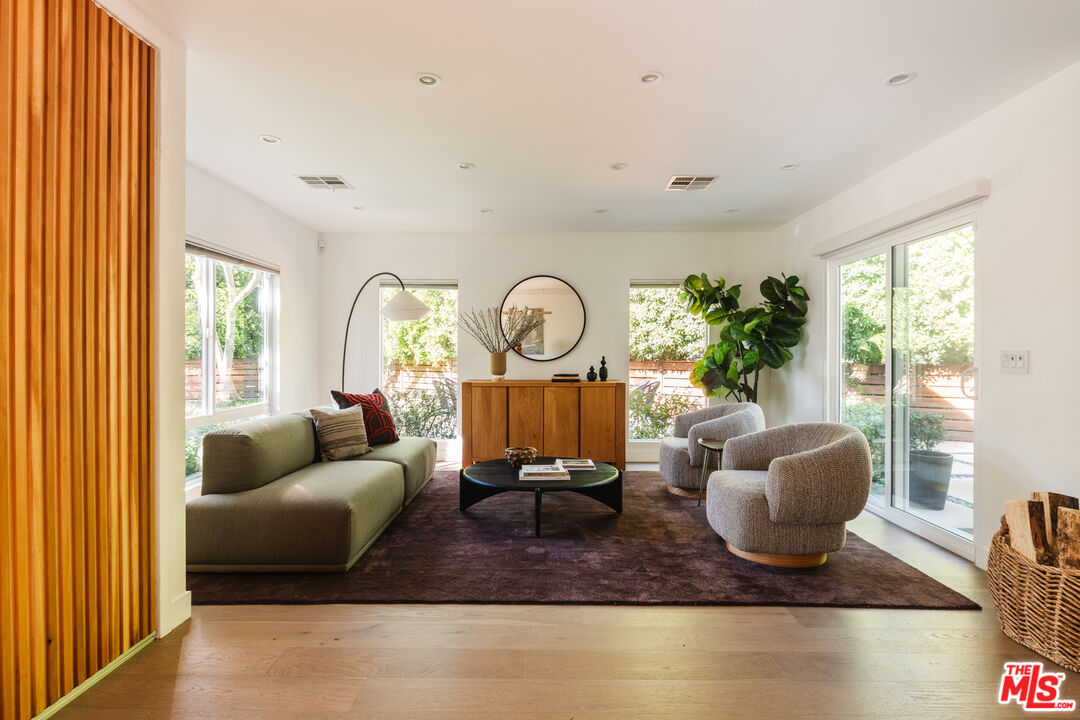 6152 Saint Clair Ave