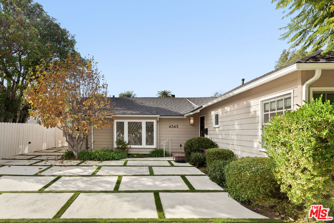 4343 Noble Ave