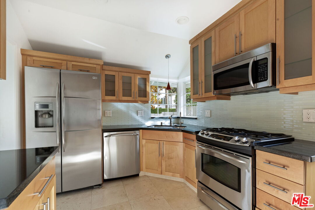4343 Noble Ave