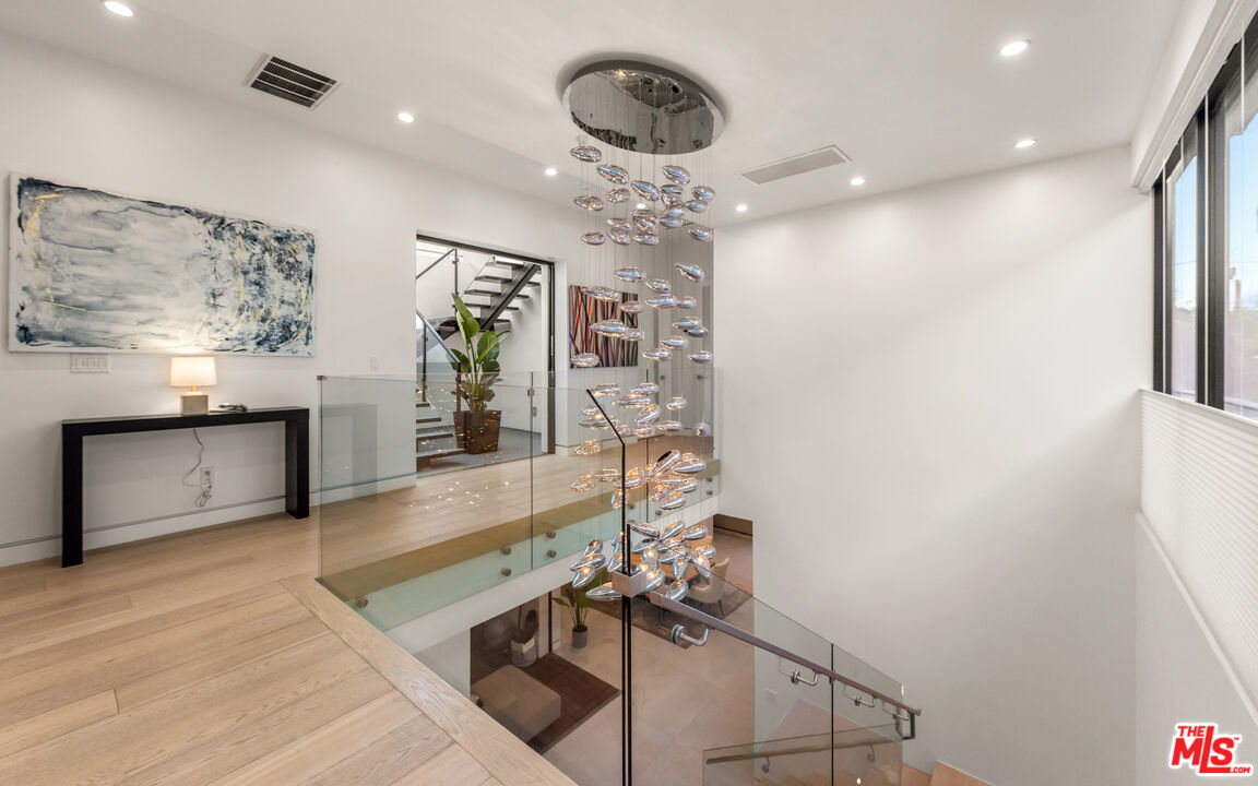 523 N HARPER AVE