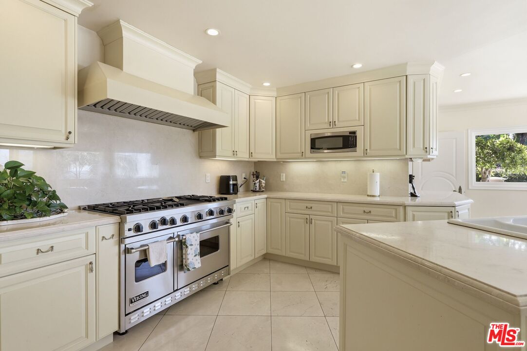 1831 Loma Vista Dr