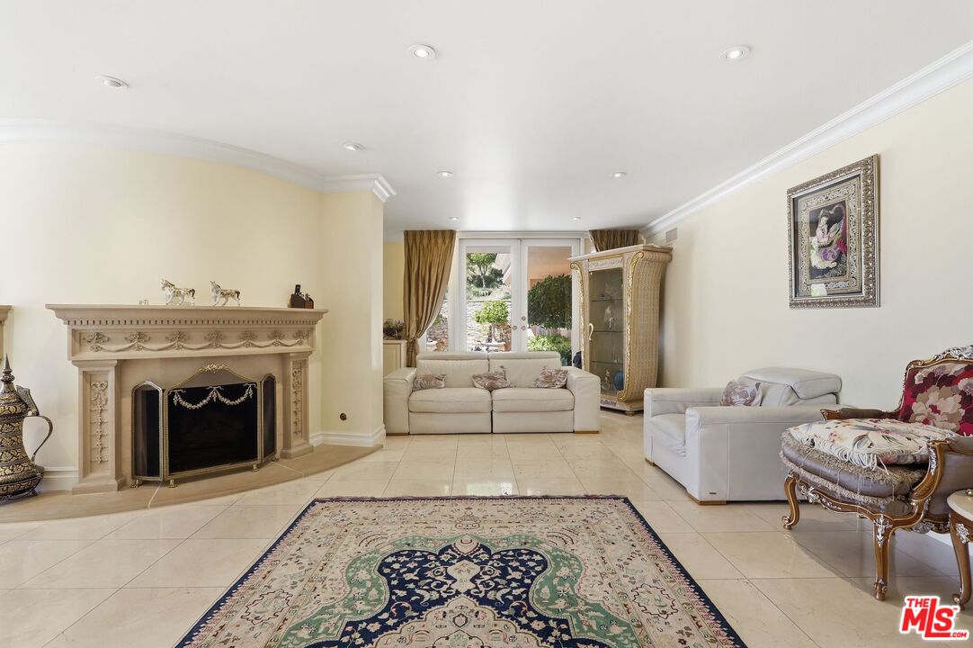 1831 Loma Vista Dr
