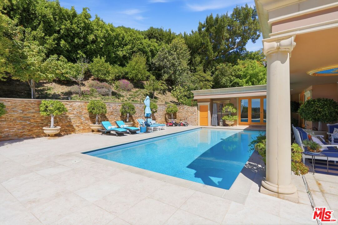1831 Loma Vista Dr
