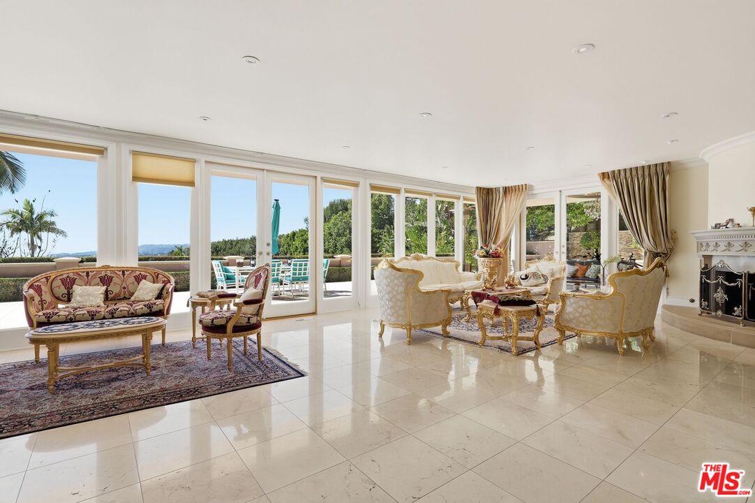 1831 Loma Vista Dr