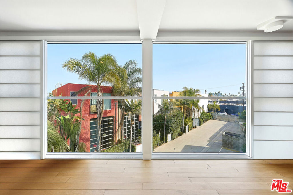 2100 Abbot Kinney Boulevard 7