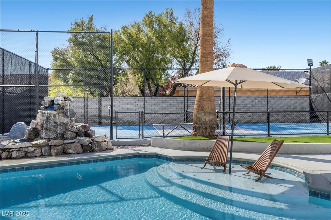 1912 Calanda Court