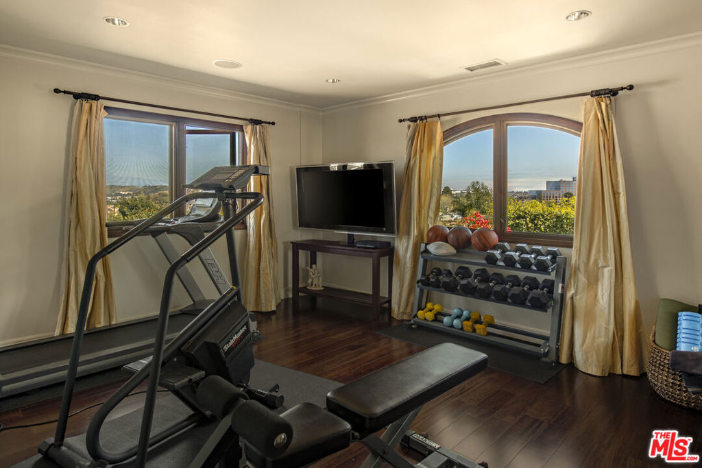 7222 Kentwood Avenue