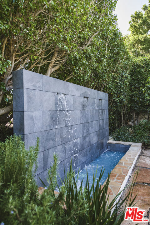 7222 Kentwood Avenue