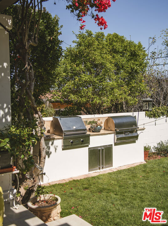 7222 Kentwood Avenue