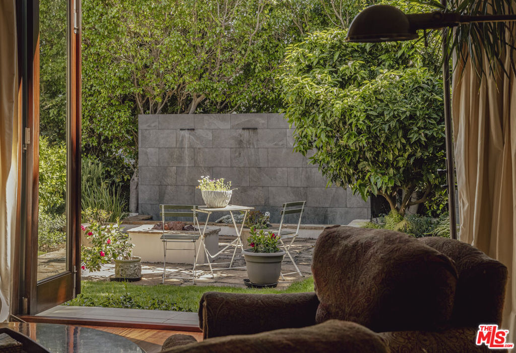 7222 Kentwood Avenue