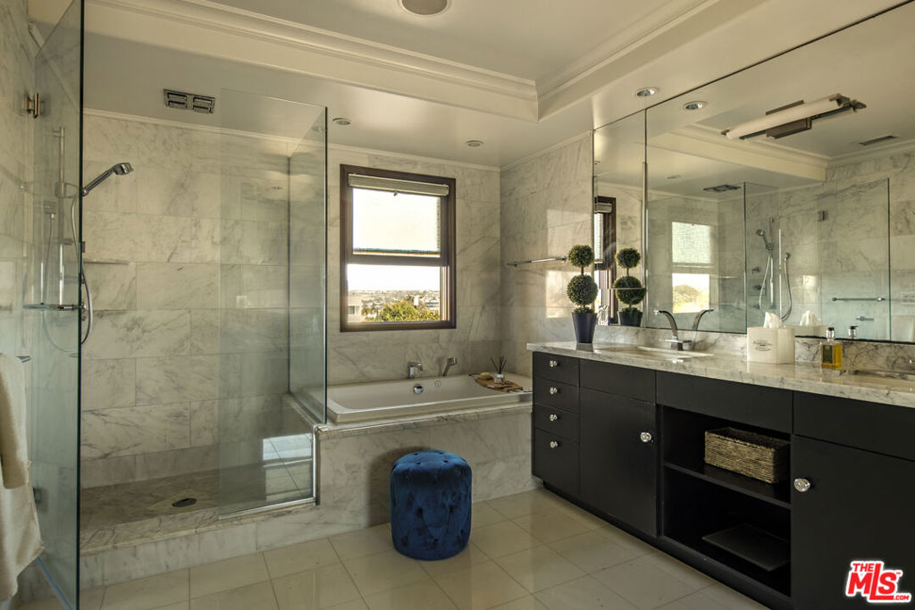 7222 Kentwood Avenue