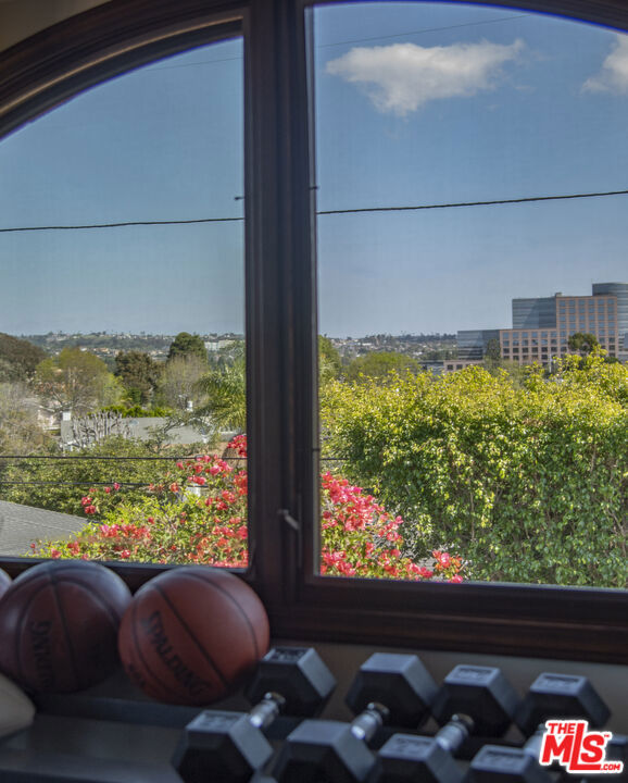 7222 Kentwood Avenue