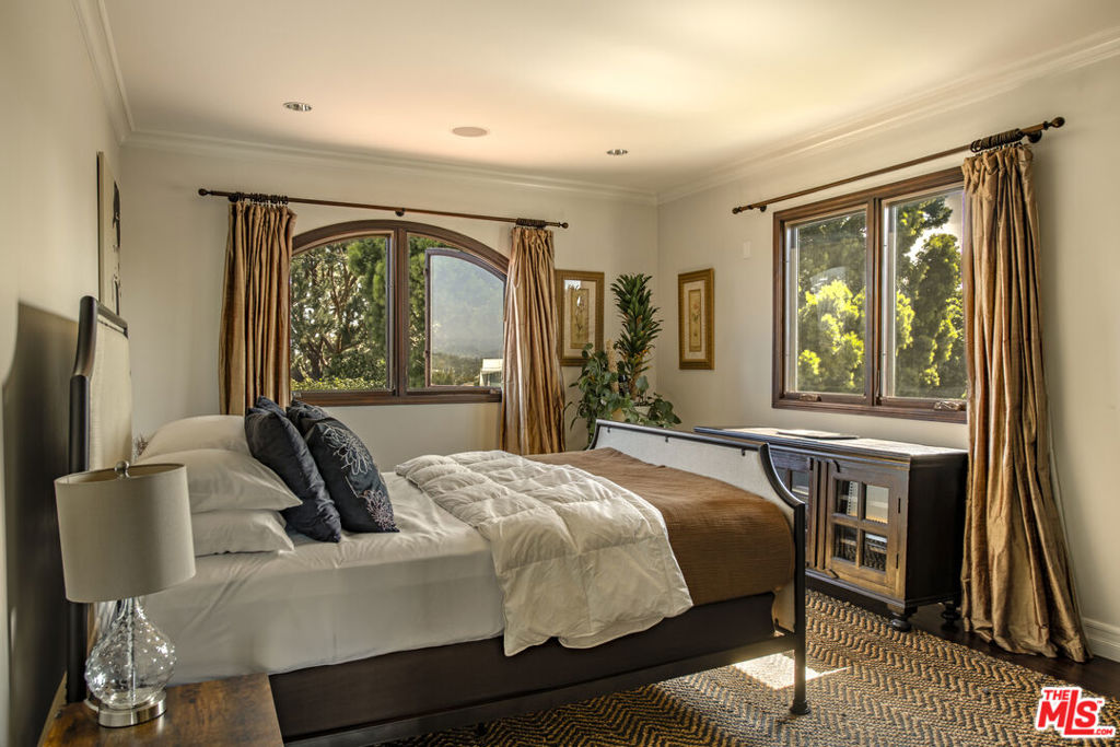 7222 Kentwood Avenue