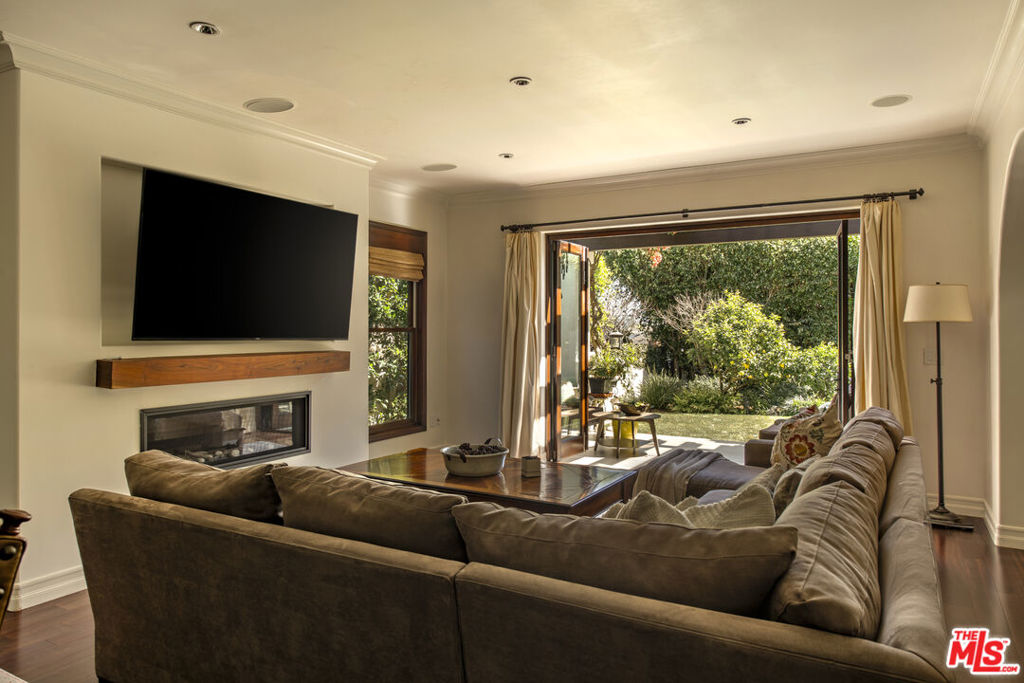 7222 Kentwood Avenue