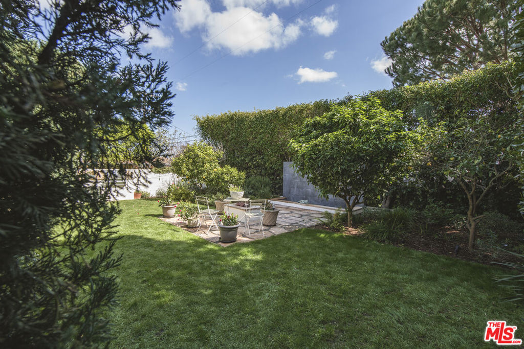 7222 Kentwood Avenue