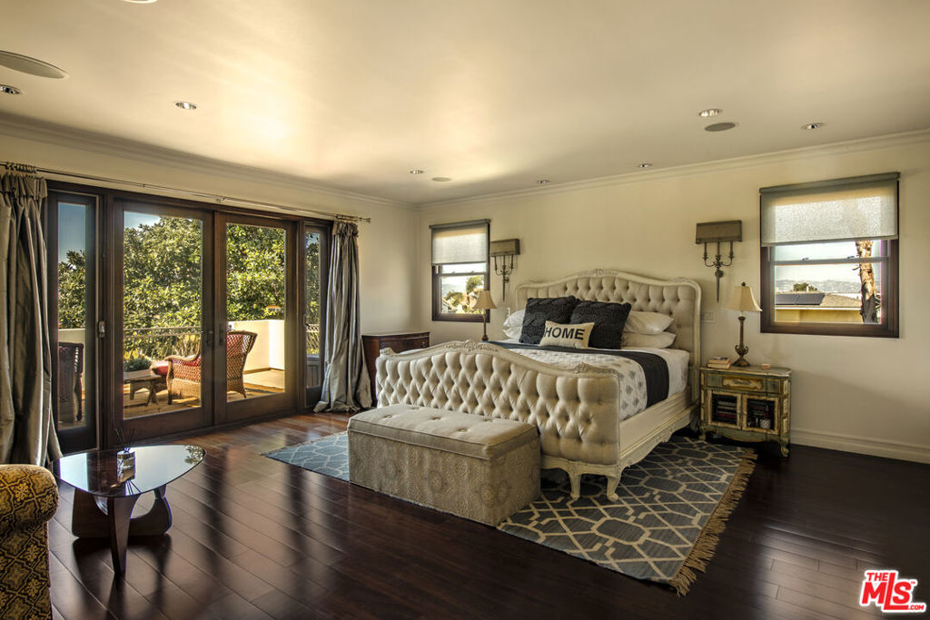 7222 Kentwood Avenue