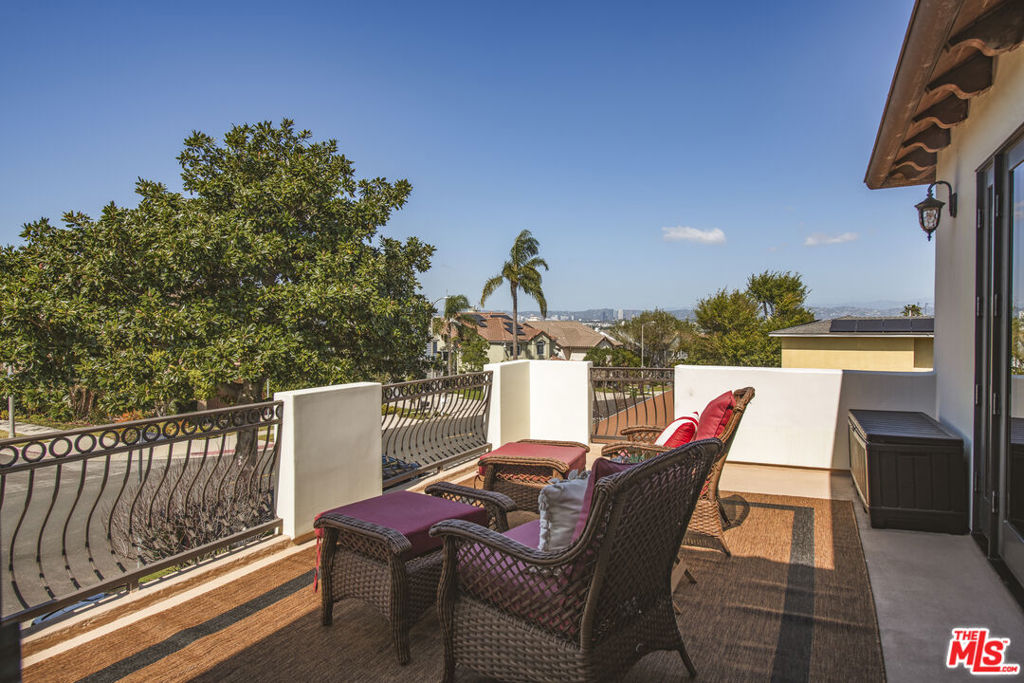 7222 Kentwood Avenue