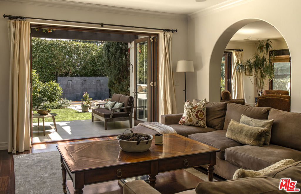 7222 Kentwood Avenue