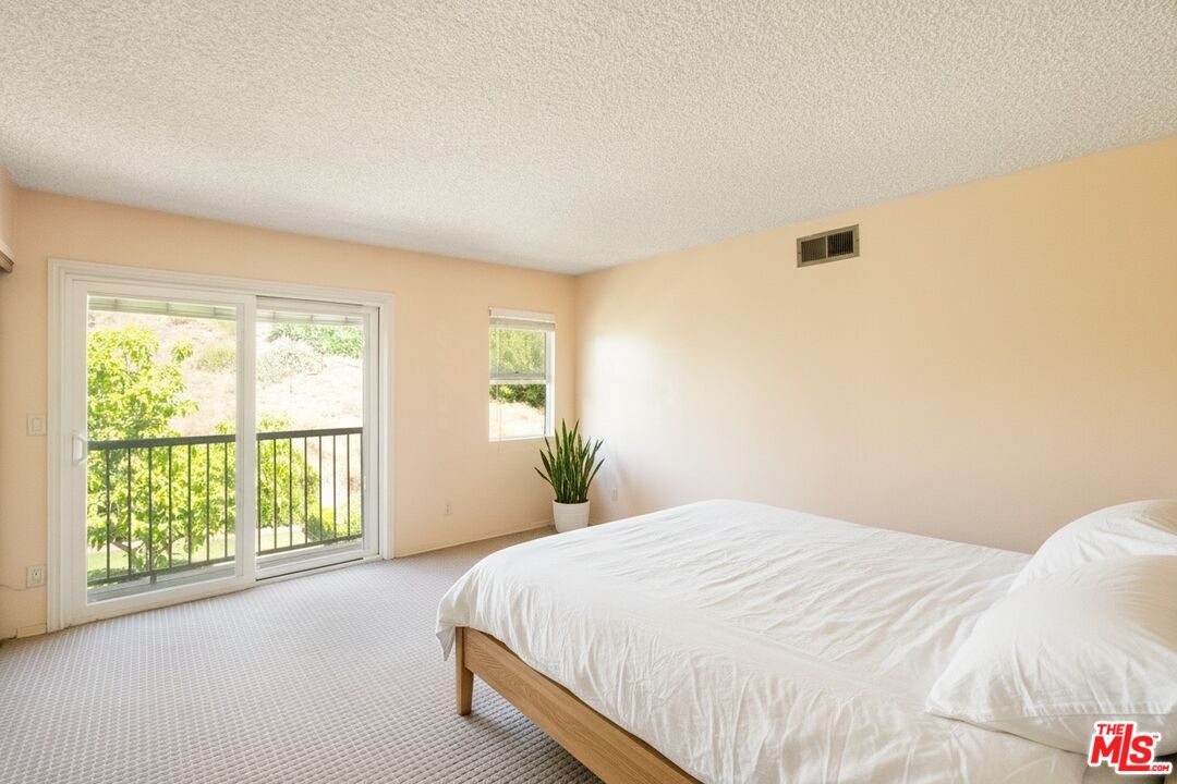 4767 Round Top Dr