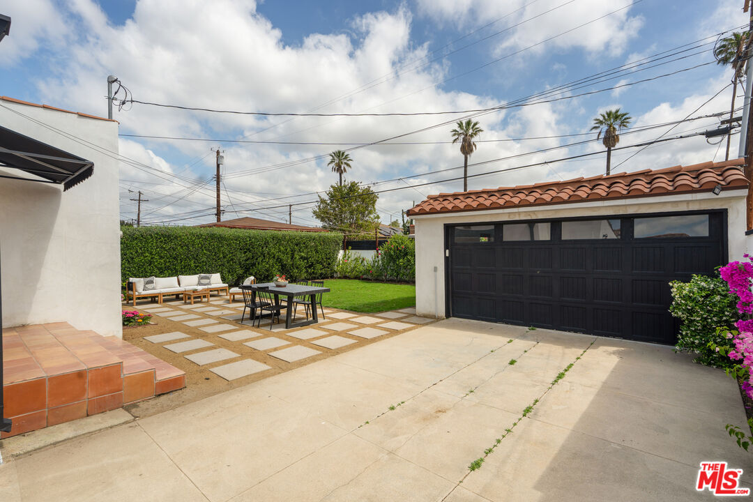 3928 S Bronson Ave
