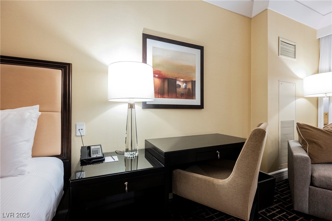 2000 North Fashion Show Drive 4302