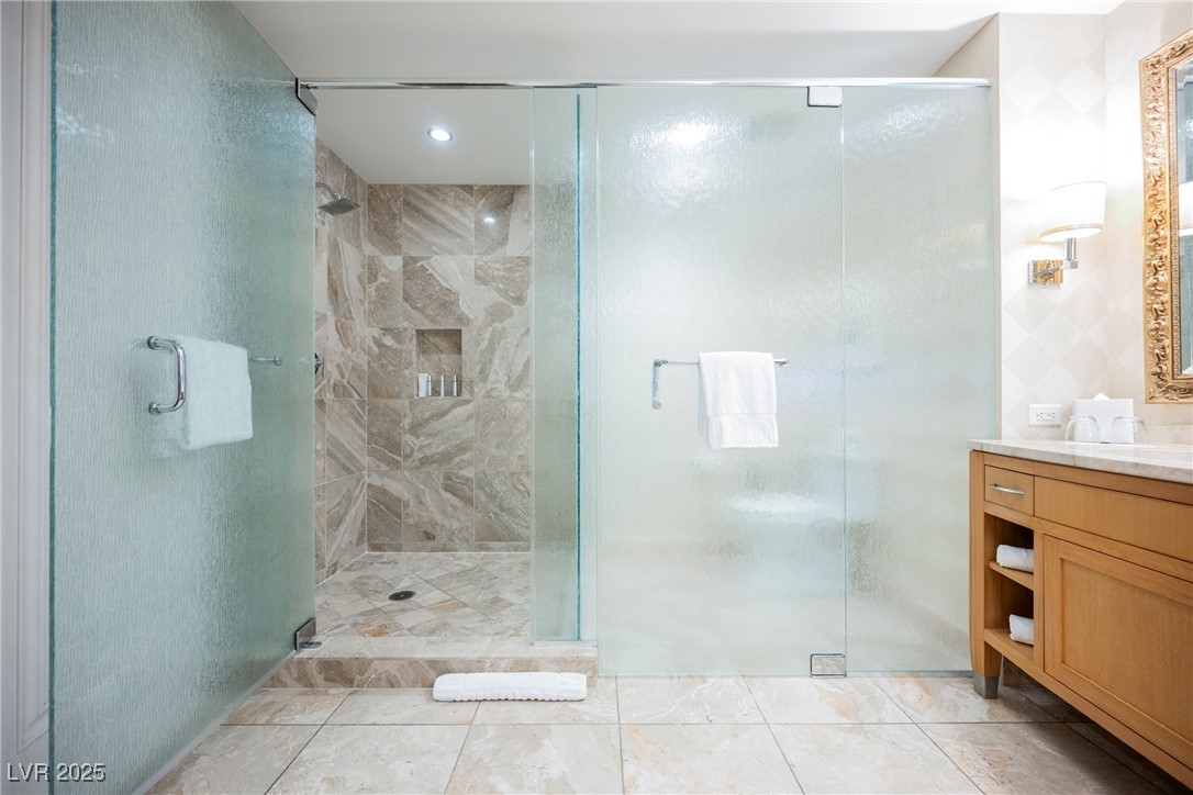 2000 North Fashion Show Drive 4302