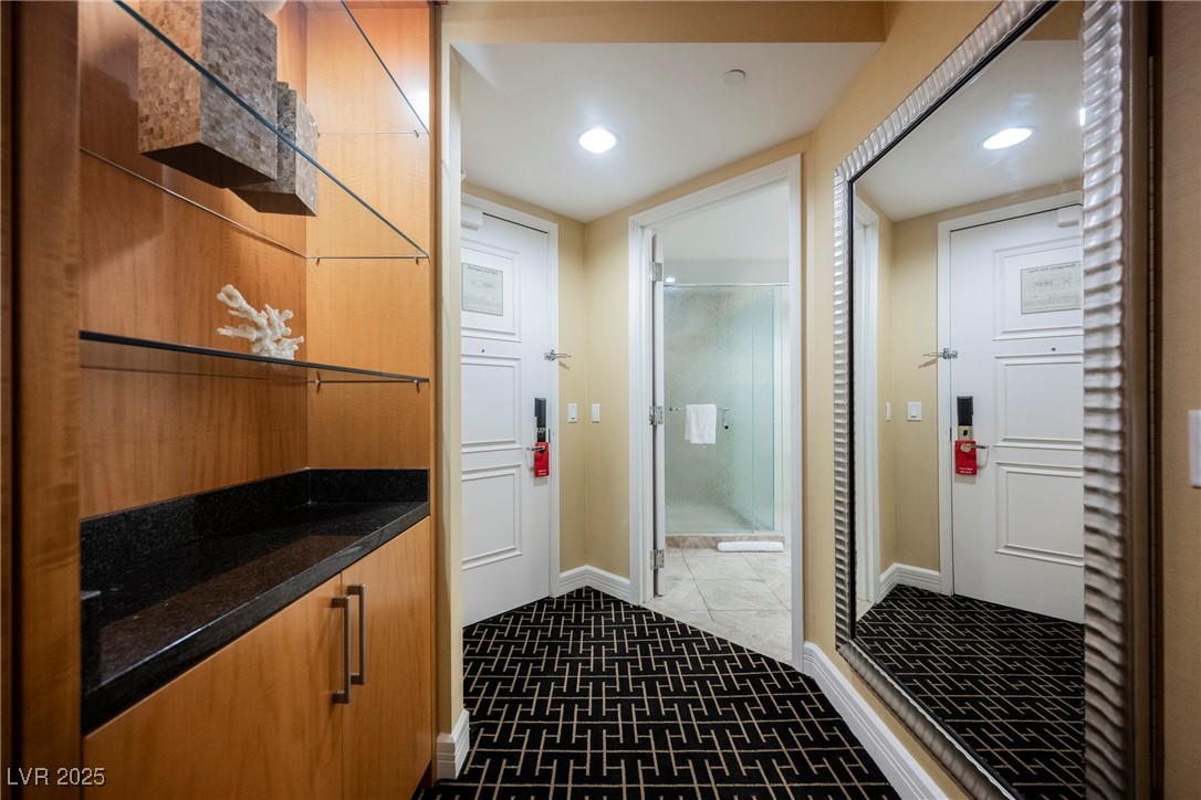 2000 North Fashion Show Drive 4302