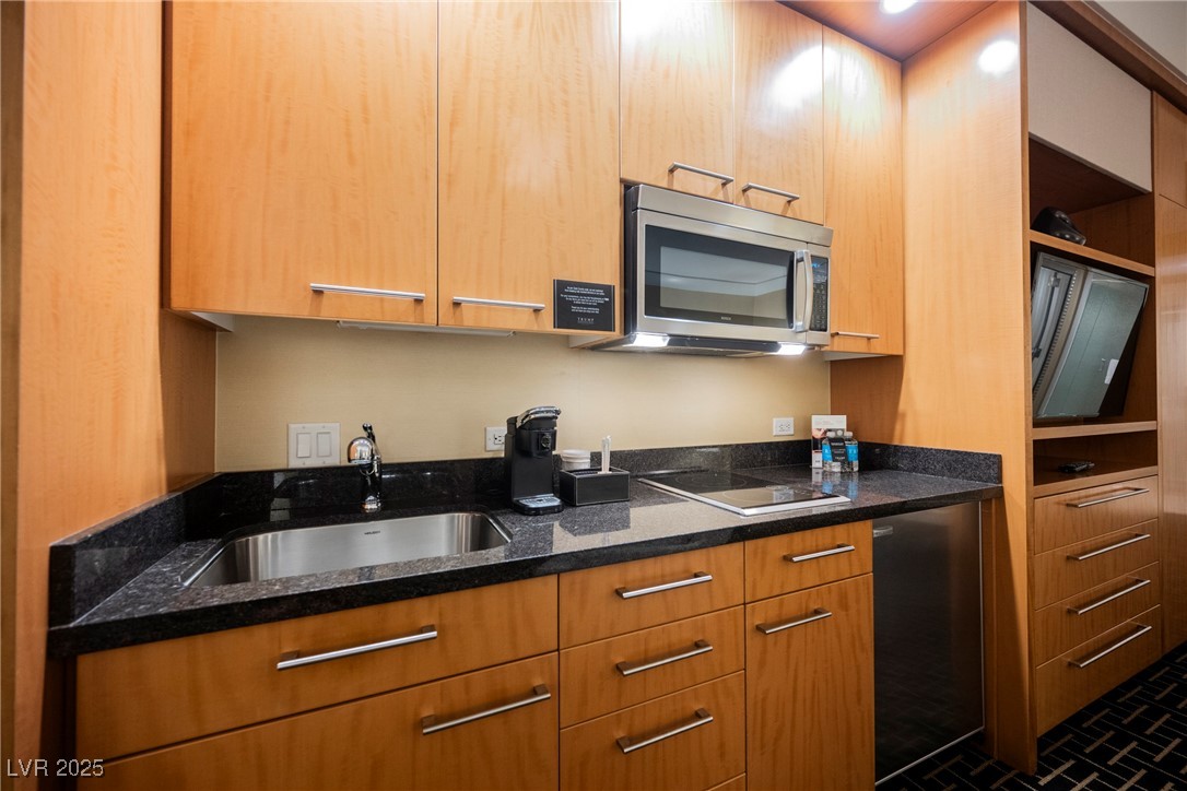 2000 North Fashion Show Drive 4302