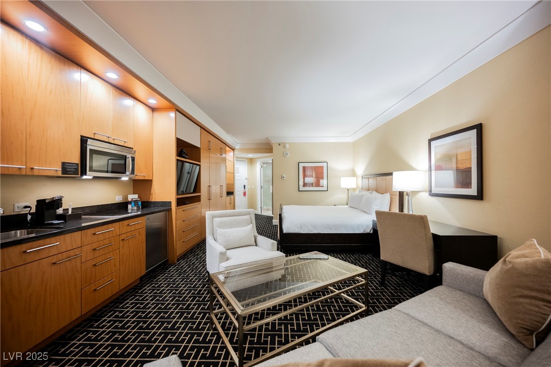 2000 North Fashion Show Drive 4302