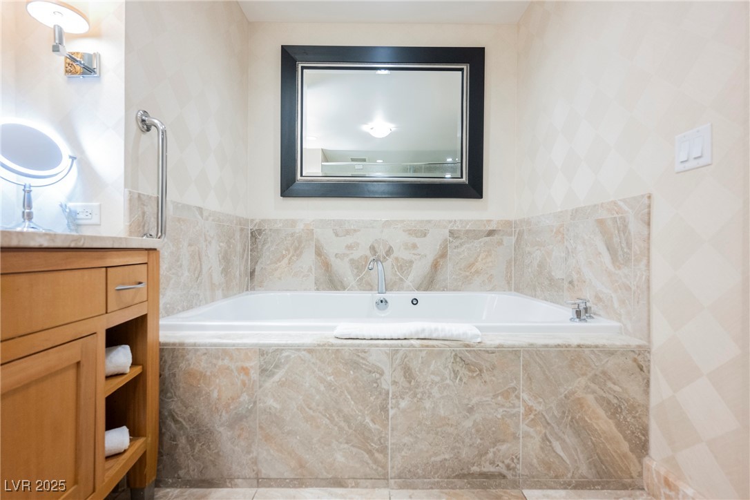 2000 North Fashion Show Drive 4302