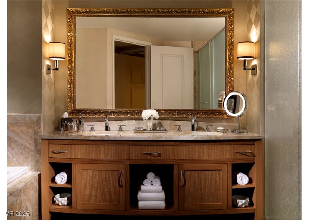 2000 North Fashion Show Drive 4302