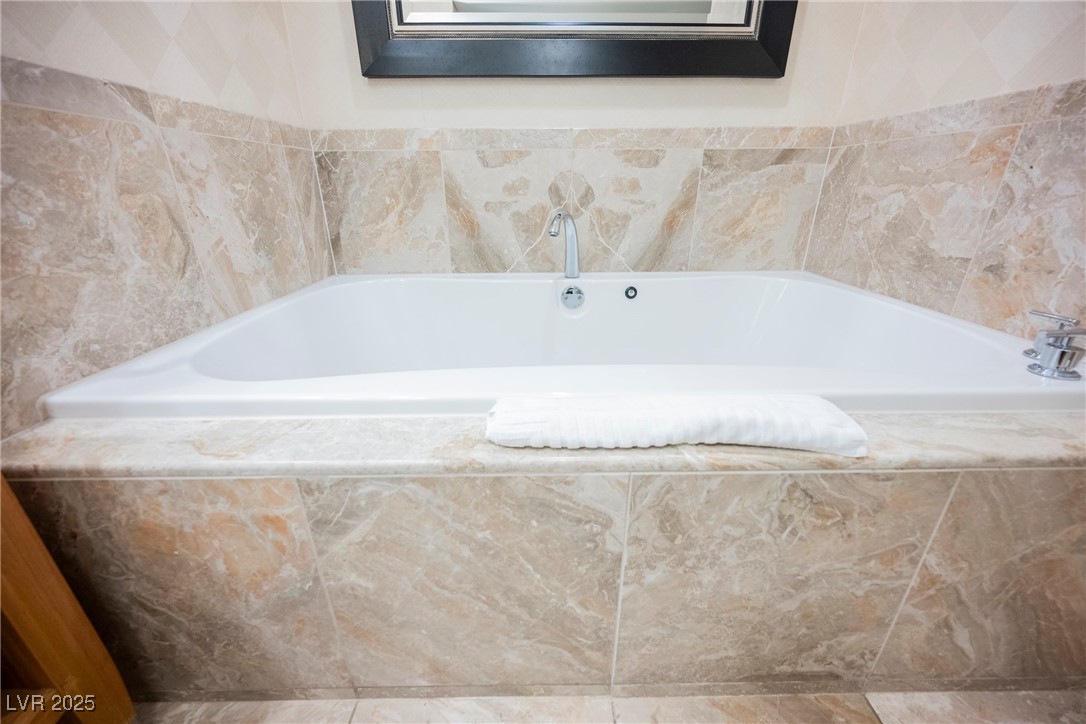 2000 North Fashion Show Drive 4302