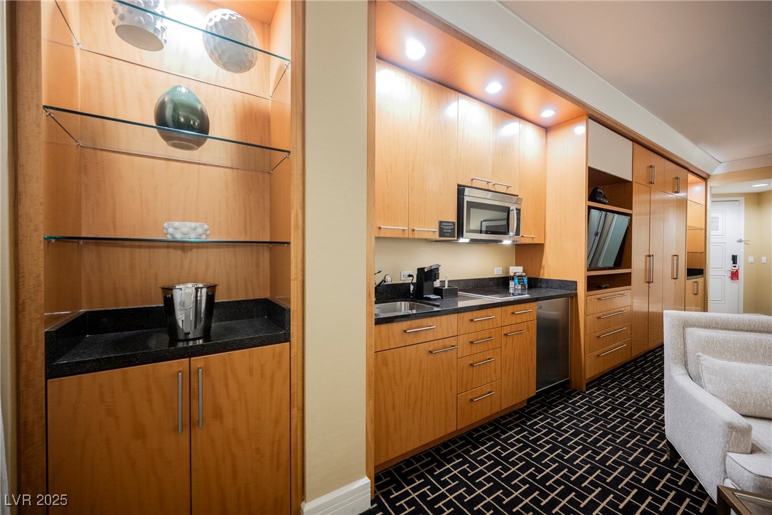 2000 North Fashion Show Drive 4302