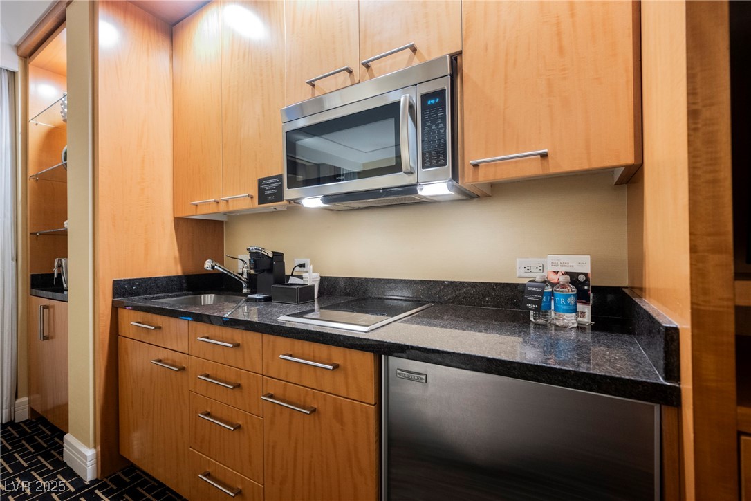 2000 North Fashion Show Drive 4302