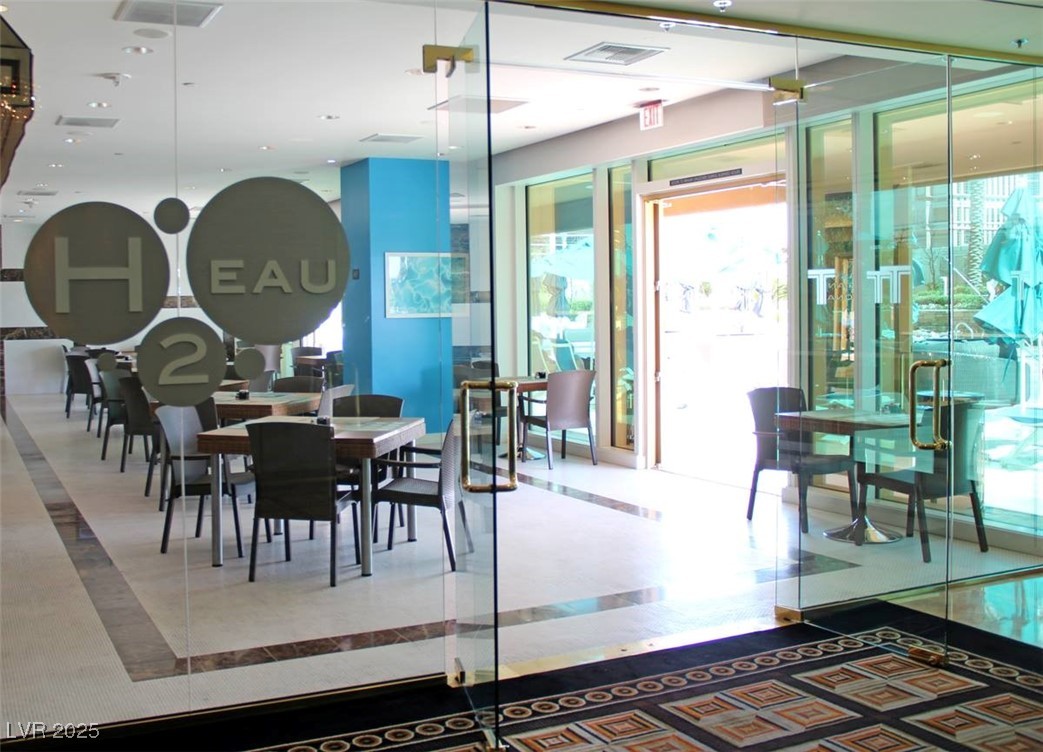 2000 North Fashion Show Drive 4301