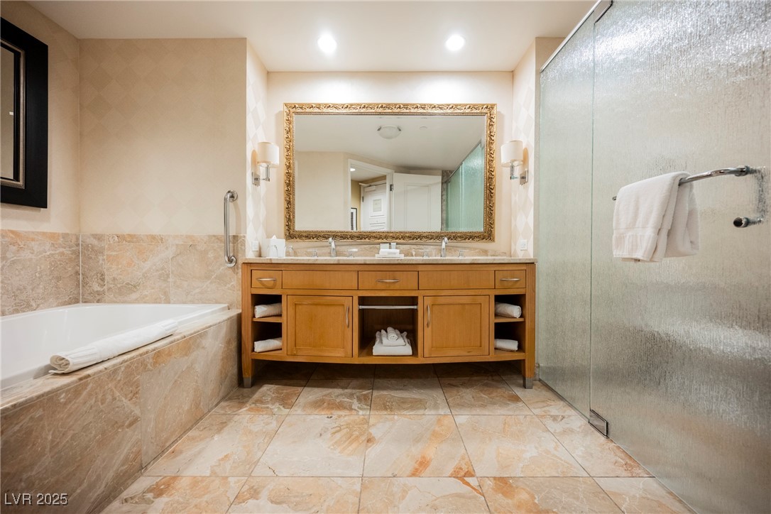 2000 North Fashion Show Drive 4301