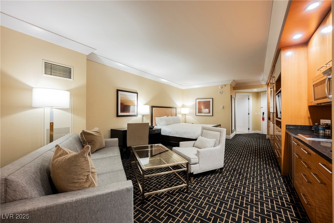 2000 North Fashion Show Drive 4301