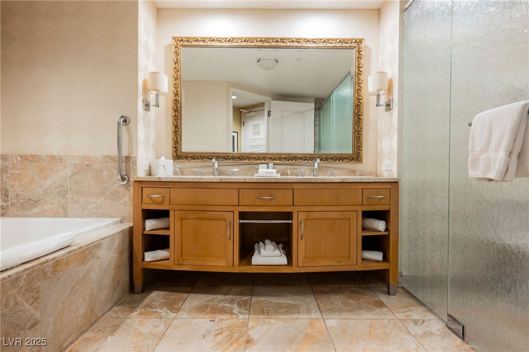 2000 North Fashion Show Drive 4301