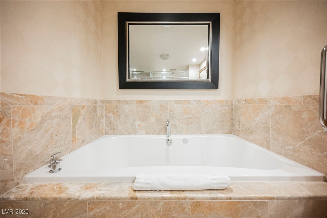 2000 North Fashion Show Drive 4301