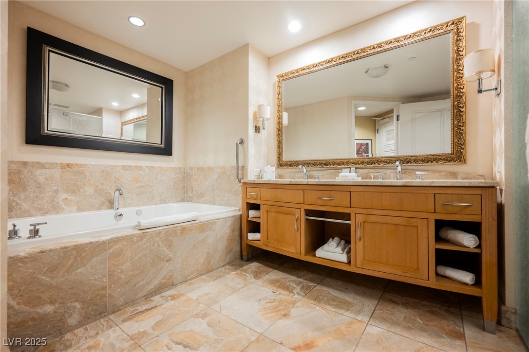 2000 North Fashion Show Drive 4301