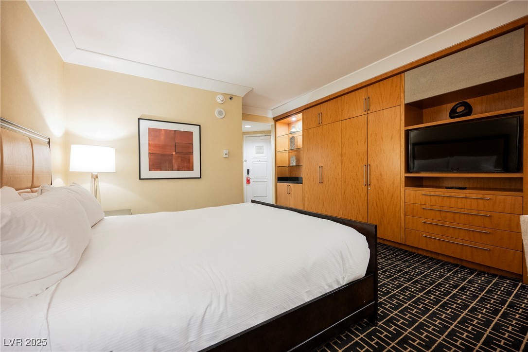 2000 North Fashion Show Drive 4301