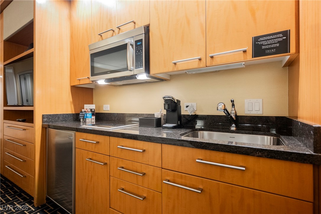 2000 North Fashion Show Drive 4301