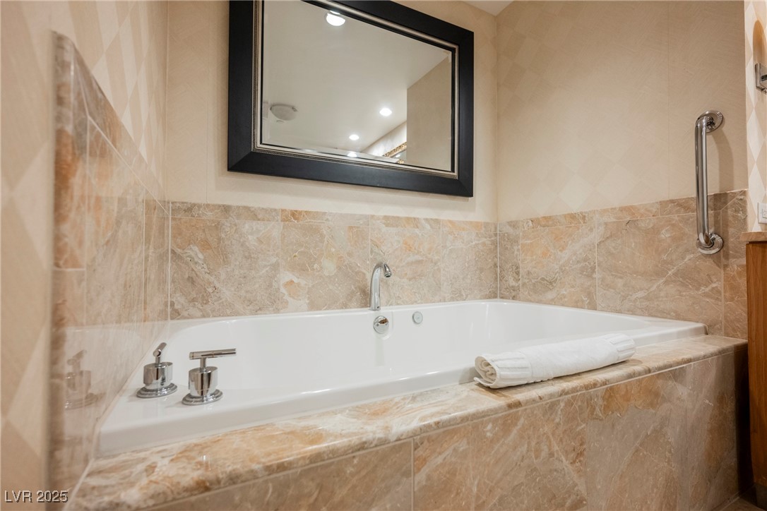 2000 North Fashion Show Drive 4301